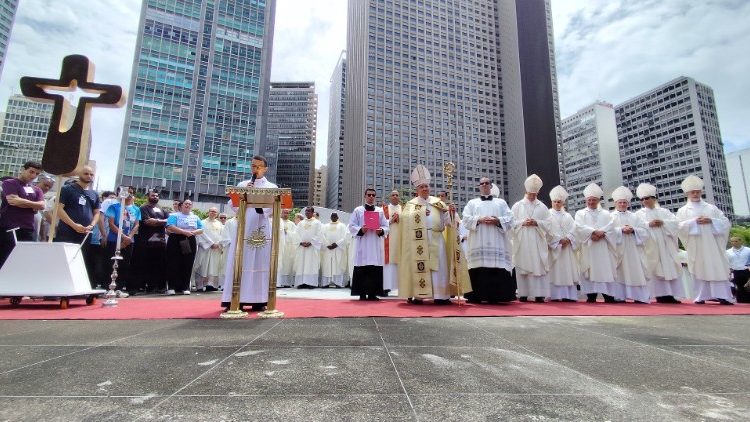 Cardeal Tempesta abre na arquidiocese o Ano Santo de 2025. 