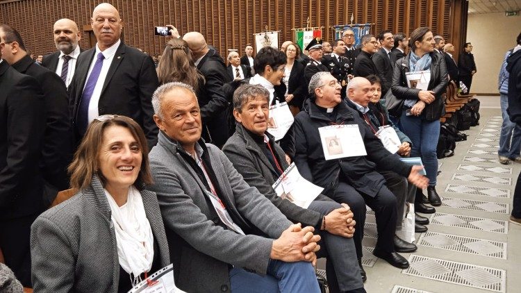 familiari di sr. Cornelia Caraglio, che salvò Bergoglio in Argentina nel '57, oggi erano in udienza dal Papa