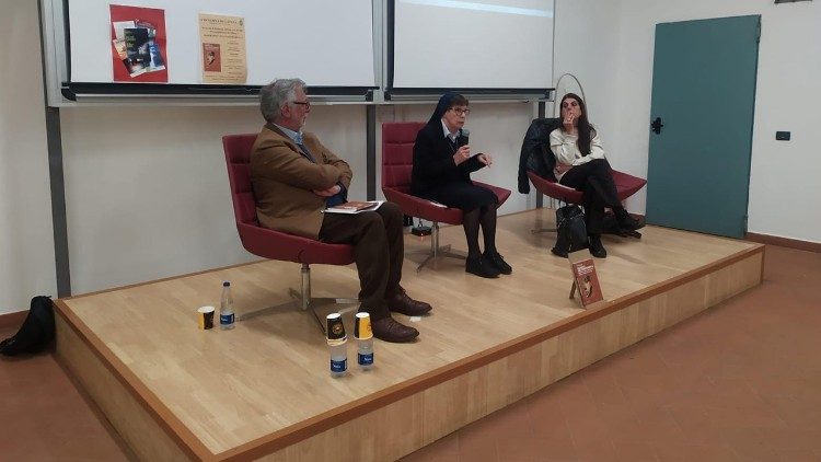 La presentazione del libro scritto dai detenuti di Rebibbia con suor Emma Zordan a Cisterna di Latina