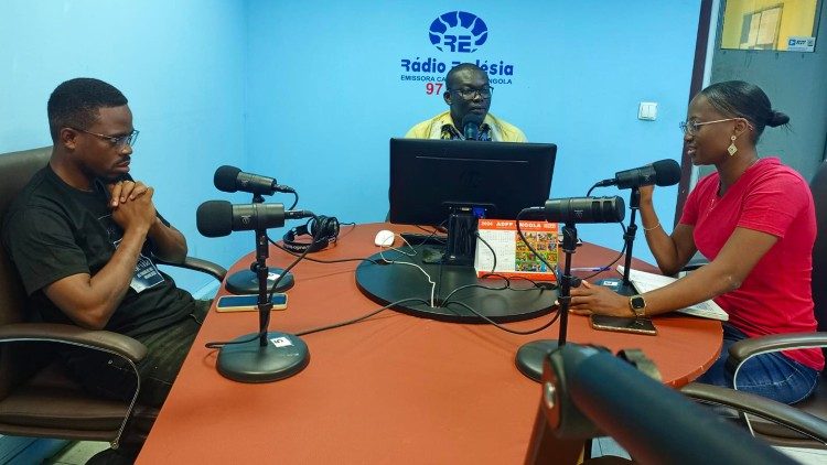 Mesa redonda à volta do namoro cristão nos dias de hoje /Rádio Ecclesia, Emissora Católica de Angola