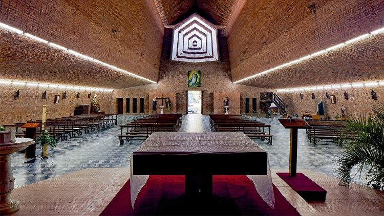 Eladio Dieste, Iglesia de San. Pedro, Durazno, 1967-1971 Foto di Leonardo Finotti