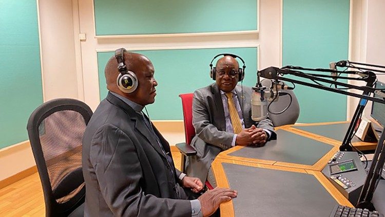 Embaixador Raul Manuel Domingos, nos estúdios da Rádio Vaticano