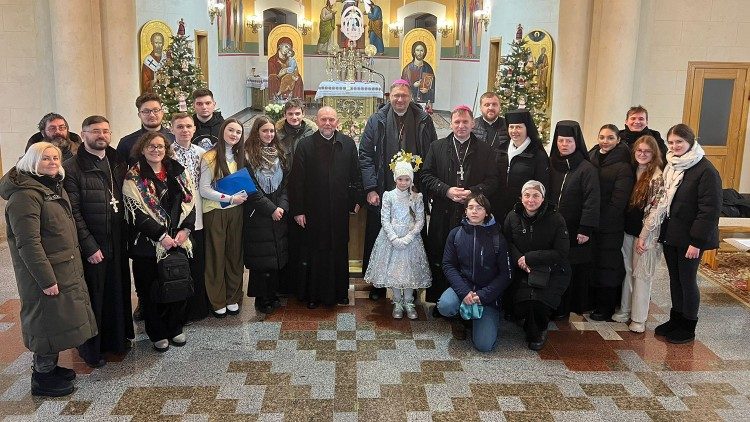 2024.01.04खार्किव में ग्रीक काथलिक महागिरजाघऱ में प्रेरितिक राजदूत महाधर्माध्यक्ष कुलबोकास