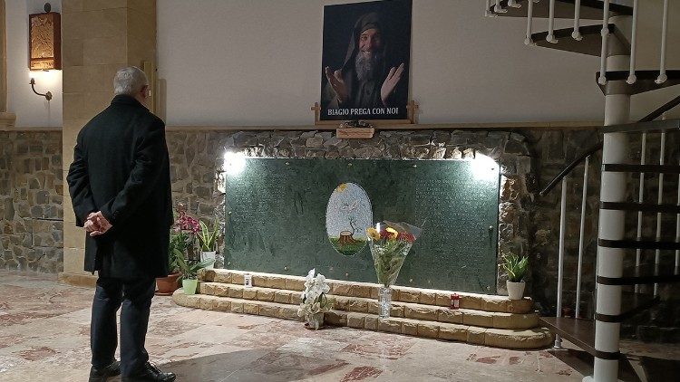 La tomba di fratel Biagio Conte (1963-2023), nella chiesa "Casa di Preghiera per tutti i popoli". Foto di Riccardo Rossi