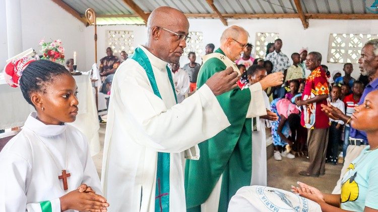 P. Padre António Ticaqui, novo Pároco da Paróquia Imaculada Conceição