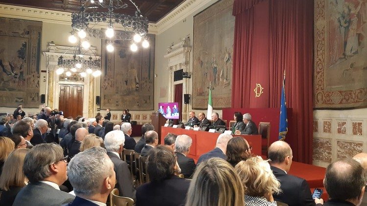 Un momento della presentazione del progetto Dignitas Curae