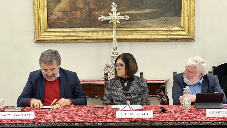 Marco Damilano, la moderatrice Giulia Rocchi e mons. Giuseppe Lorizio
