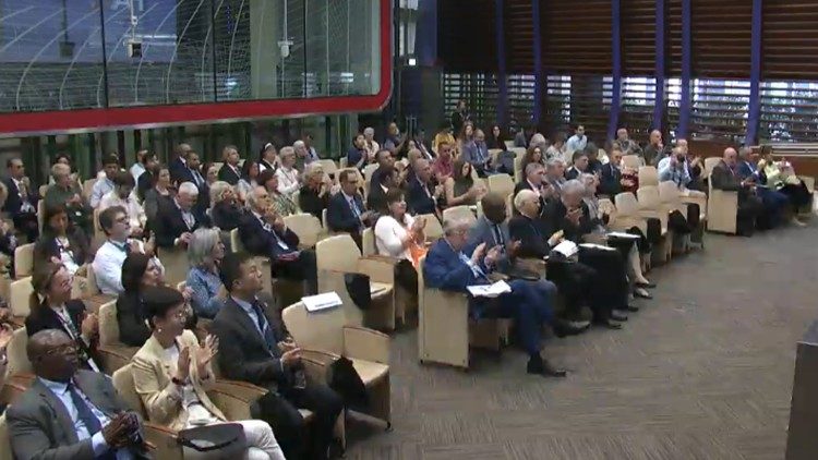 Participantes en la presentación de las actas del sínodo de la Amazonía