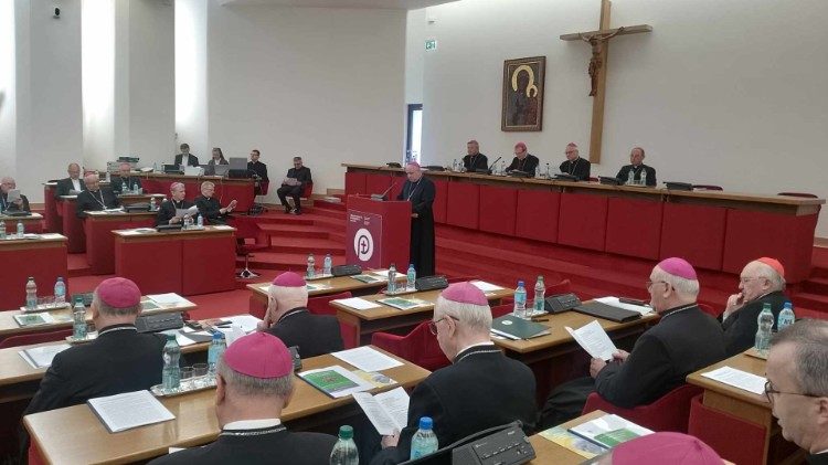 Episkopat sprzeciwia się ograniczaniu nauczania religii w szkołach