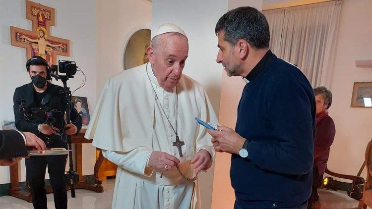 Don Grimaldi e Papa Francesco in uno dei tanti incontri che hanno avuto