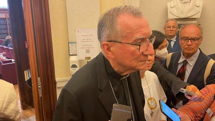 Parolin a colloquio con i giornalisti a margine dell'evento