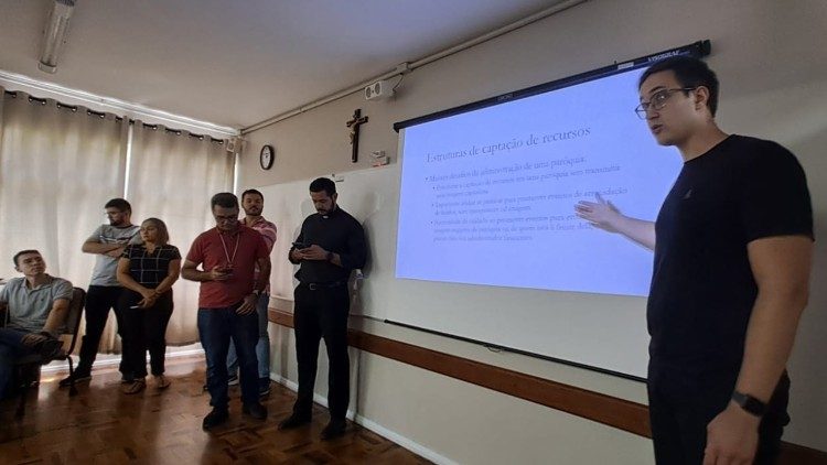 A participa&ccedil;&atilde;o dos alunos na primeira turma do curso de p&oacute;s-gradua&ccedil;&atilde;o