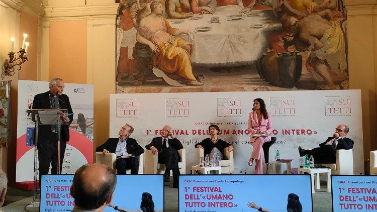 Il cardinale Zuppi al festival dell'umano