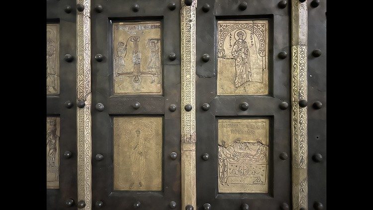 La porta bizantina sulla controfacciata della Porta Santa 