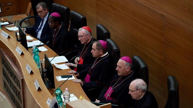 Parolin e gli altri ospiti alla presentazione all'Urbaniana dell'opera sul cardinale Costantini