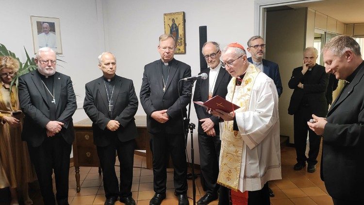 Kardinali Parolin akitoa baraka ya Makao mapya ya CCEE