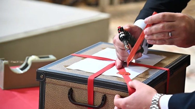 I sigilli chiudono i documenti dell'inchiesta diocesana