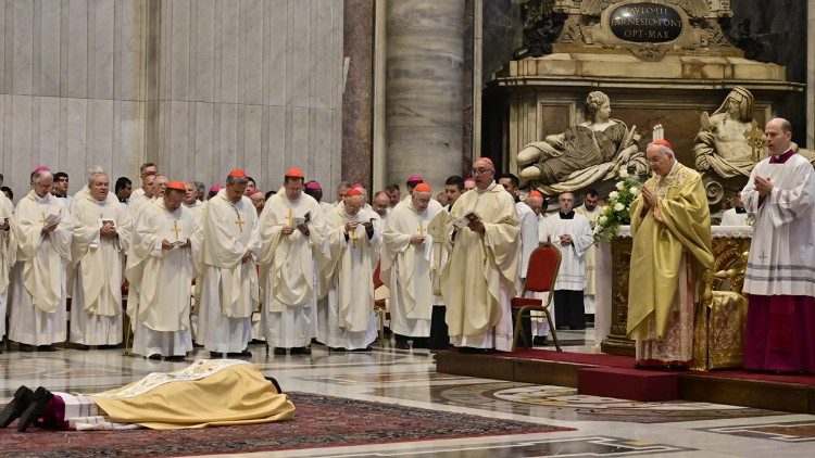 Momento da ordenação episcopal de dom Krzysztof Nykiel 