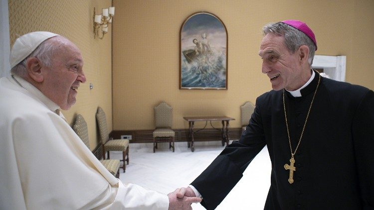 Papież Franciszek i abp Georg Gänswein