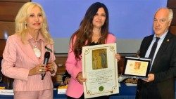 2024.07.01 Ambasadorja Majlinda Frangaj merr cmimin Capitolino d'Oro