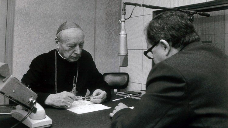 Kard. Stefan Wyszyński z o. Stefanem Filipowiczem SJ, ówczesnym szefem Sekcji Polskiej Radia Watykańskiego (archiwum mediów watykańskich)