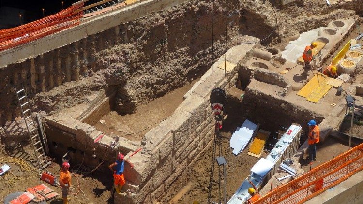 Excavation works in Piazza Pia