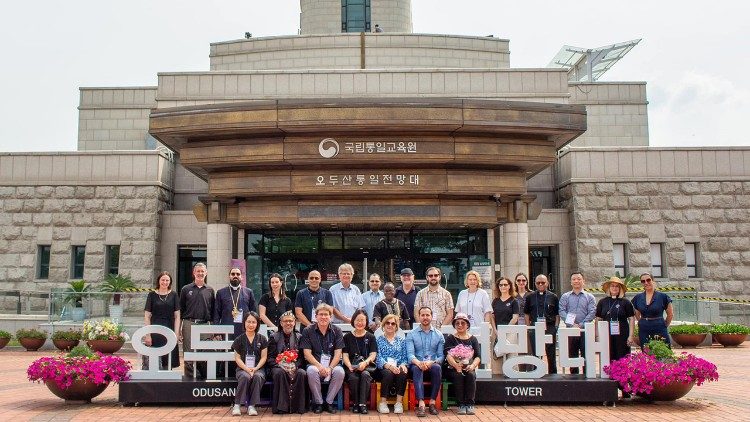 WCC எனப்படும் உலக கிறிஸ்தவச் சபையினர் 