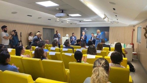 Tekma srca, na igrišču za bolne otroke