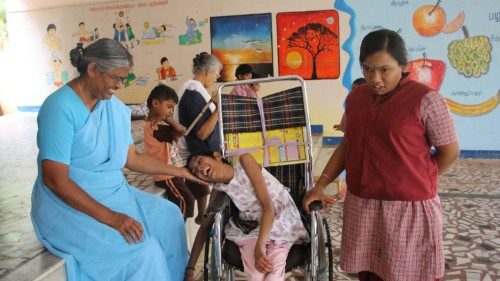 India, le Suore della Carità di Nazareth e la cura dei bambini con disabilità