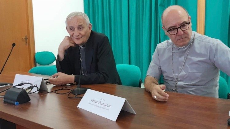 Il cardinale Matteo Maria Zuppi, e l’arcivescovo di Benevento, monsignor Felice Accrocca