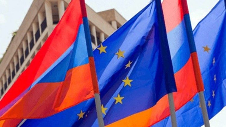 Հայաստանի եւ Եւրոպական Միութեան դրօշակները