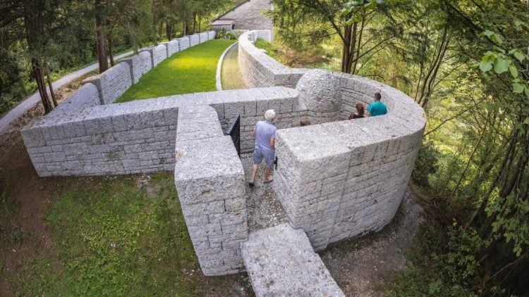 Sacrario dei caduti tedeschi sul fronte dell'Isonzo della Grande Guerra a Tolmino (Slovenia), inserito nel Walk of Peace 