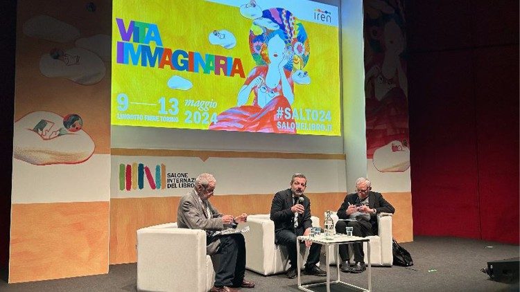 L'incontro in Sala Rossa al Lingotto con, da sinistra, Luigi Zoja, Alessandro Zaccuri, Matteo Zuppi