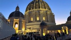 Vienas 2024 m. Pasaulinio žmonių brolybės susitikimo renginių prie Šv. Petro bazilikos kupolo 