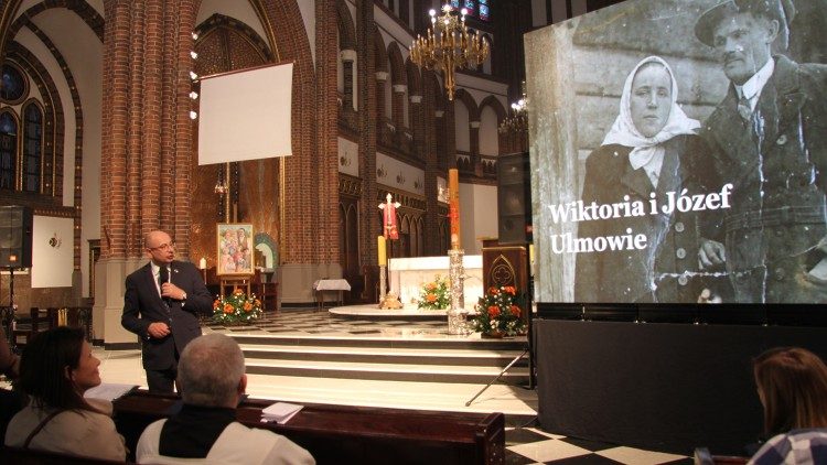 Trwa peregrynacja relikwii bł. Rodziny Ulm&oacute;w (Irena Świerdzewska)