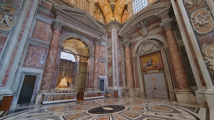 La Porta Santa dall'interno della Basilica Vaticana