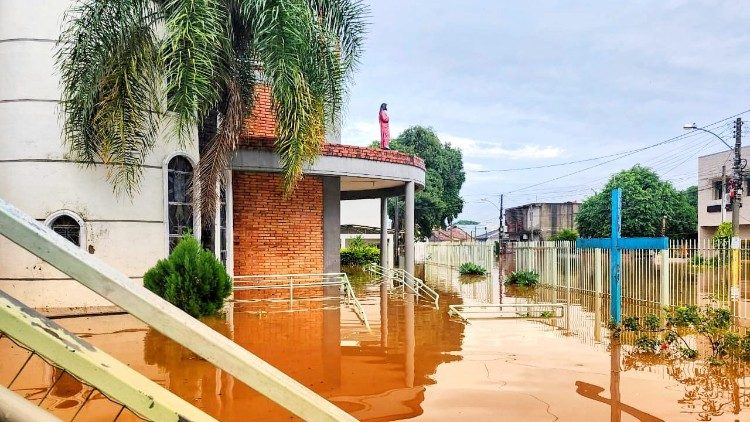 Paróquia Sagrado Coração de Jesus, com suas 13 comunidades em baixo d'água