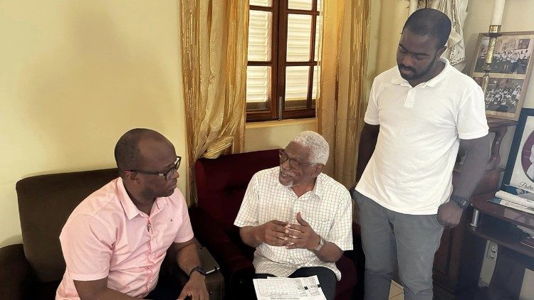 Diálogo entre o P. José Eduardo e o P. Constantina