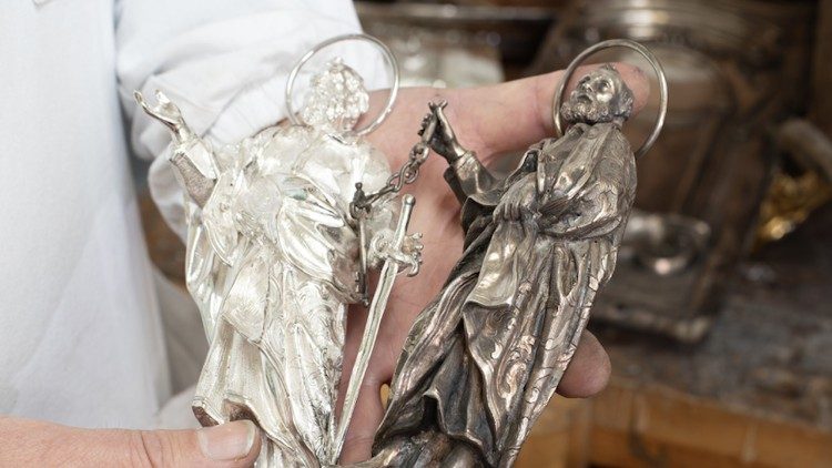 Particolare del restauro dell'Altare dei Medici Restauro ©Federico Mulas di The Method Agency