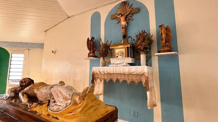 Situação da igreja antes da limpeza 