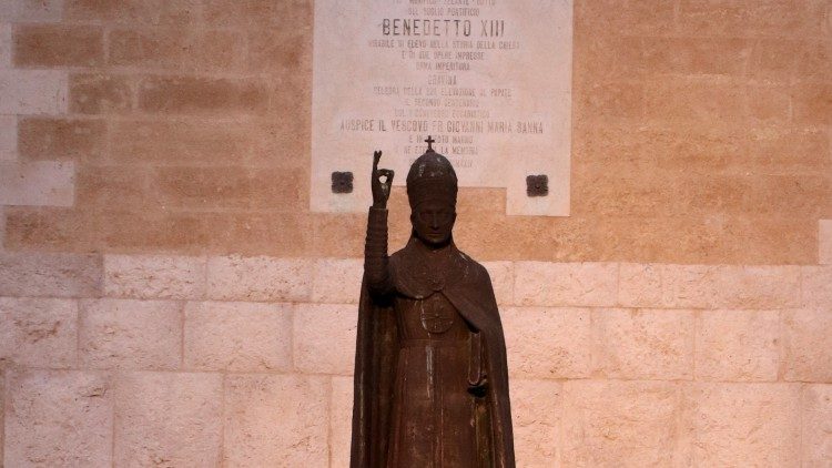 Estátua do Papa Bento XIII em Gravina