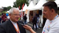Bischof Timmerevers bei einem Interview mit Radio Vatikan beim Erfurter Katholikentag 2024