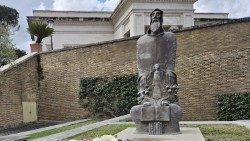 Kip sv. Gregorja iz Nareka v Vatikanskih vrtovih.