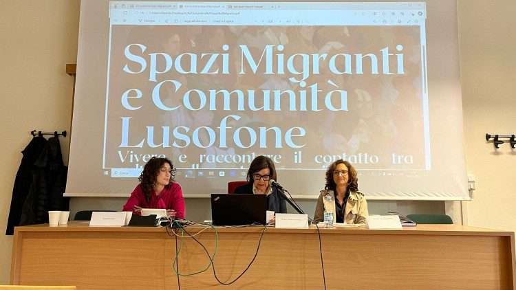 Professora Sonia Netto (centro) com outras intervenientes no Colóquio