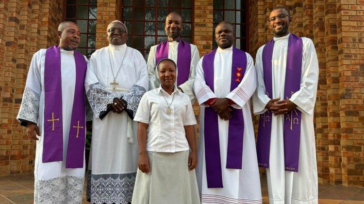 Dom Emílio Sumbelelo, Bispo de Viana (Angola), com a delegação da CEAST