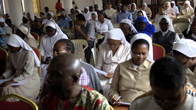 Les participants à la 45ème assemblée plénière de la Conférence nationale des Supérieurs majeurs du Cameroun, tenu à Yaoundé du 6 au 8 mars