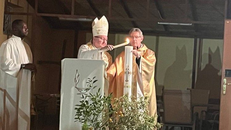 Kristo amefufuka kwa wafu, kwa kifo chake alishinda dhambi na mauti na amewakirimia wafu uzima wa milele. 