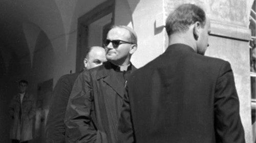 Rocznica urodzin Jana Pawła II: Był darem. Pozostańmy mu wierni