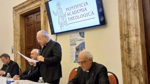 Peña Parra: la teologia sia "popolare" per approfondire il senso dell’essere cristiani