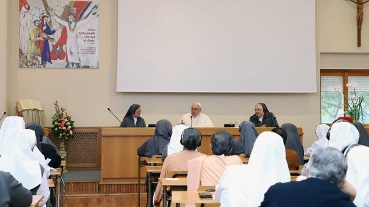 Pope Francis with the Salesian Sisters at their 24th General Chapter